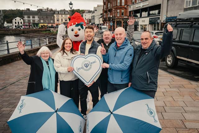 TV presenter Sean Batty and STP's Kimberley Guthrie celebrating Oban's 2024 Town of the Year win with community leaders