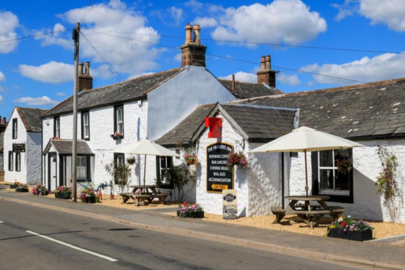 Located in Dumfries, a short drive from Gretna Green and the Scottish border, the Farmers Inn offers a bar, restaurant serving full English or Irish breakfasts, and a terrace.
