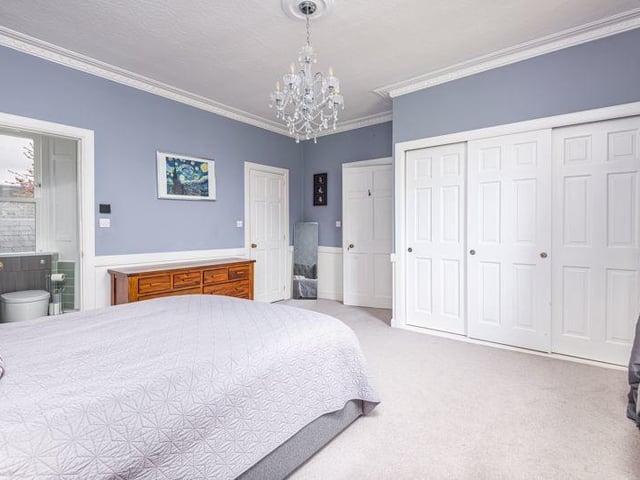Principal bedroom.