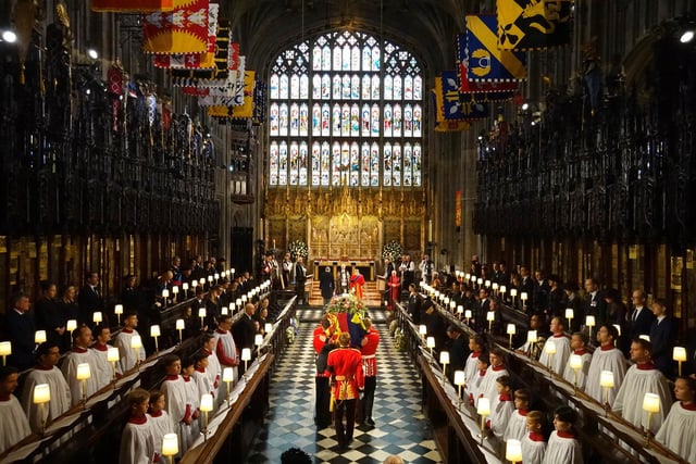 The coffin of Queen Elizabeth II is carried into St George's Chapel in Windsor Castle, Berkshire for her Committal Service. Picture date: Monday September 19, 2022.
