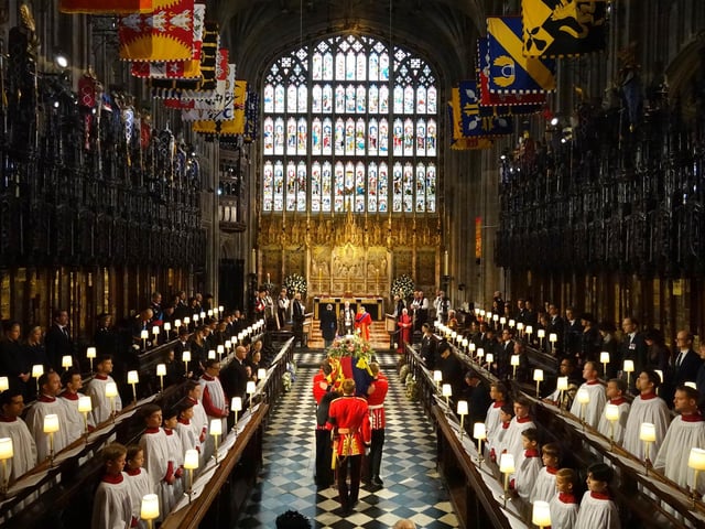 The coffin of Queen Elizabeth II is carried into St George's Chapel in Windsor Castle, Berkshire for her Committal Service. Picture date: Monday September 19, 2022.