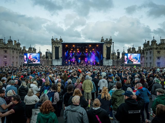 BBC ALBA Skerryvore aig Caisteal Floors