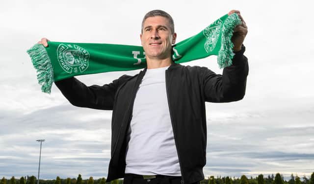 Nick Montgomery has been given a three-year deal at Hibs.