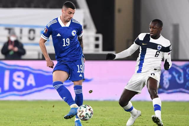 Bosnia-Herzegovina's midfielder Rade Krunic (L) and Finland's midfielder Glen Kamara vie for the ball during the FIFA World Cup Qatar 2022 qualification football match Finland v Bosnia and Herzegovina in Helsinki on March 24, 2021. (Photo by JUSSI NUKARI/LEHTIKUVA/AFP via Getty Images)