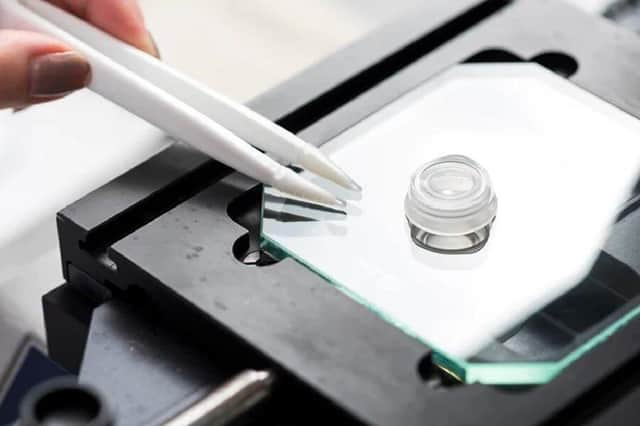 Daysoft has dramatically reduced the packaging for its vegan-friendly disposable contact lenses, which are recyclable, and uses only renewable energy to run its operations