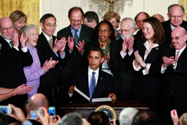 In 2010, Barack Obama had to use 22 pens to sign through Obamacare (Photo: Win McNamee/Getty Images)