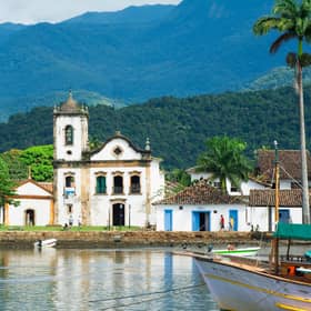 Old buildings in the town of Paraty, gateway to the Atlantic Forest, eastern Brazil. Pic: PA Photo/Alamy.