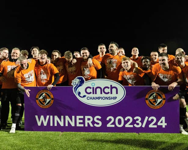 Dundee United players and staff celebrate winning the cinch Championship title following the goalless draw at Airdrie. (Photo by Craig Foy / SNS Group)