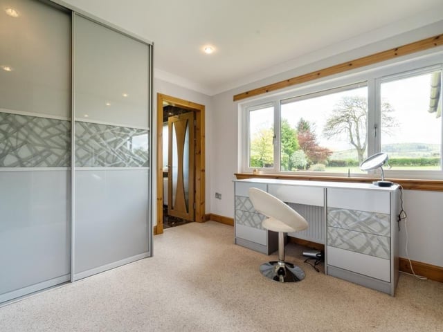 Principal bedroom dressing room.