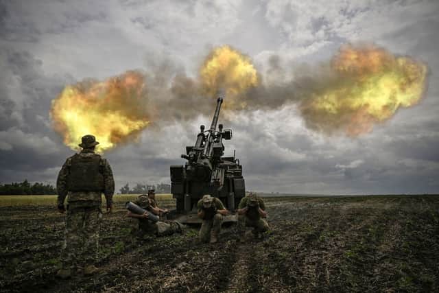 Ukrainian servicemen fire with a French self-propelled 155 mm/52-calibre gun Caesar towards Russian positions at a front line in the Donbas. (Photo by ARIS MESSINIS/AFP via Getty Images)