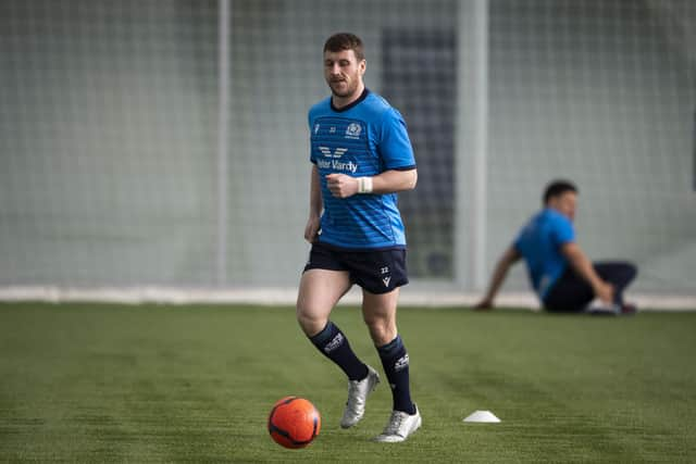 Mark Bennett has a kickabout during Scotland training. (Photo by Paul Devlin / SNS Group)â€(R)