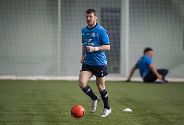 Mark Bennett has a kickabout during Scotland training. (Photo by Paul Devlin / SNS Group)â€(R)