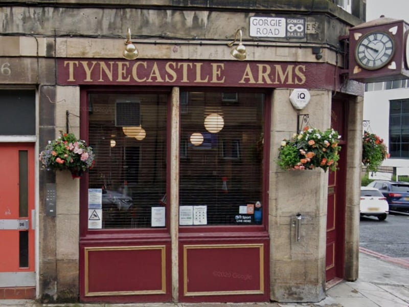 There's always a water bowl behind the bar for your four-legged friend when you visit the Tynecastle Arms, in the shadow of the Hearts stadium.