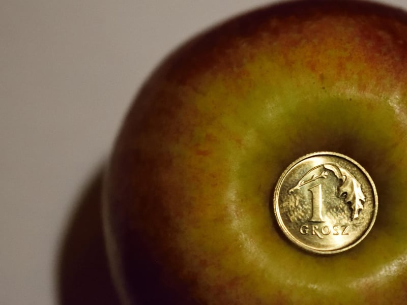 A fruit and a coin were put in a basin of water, with the challenge to pull out both items without using hands or teeth. The person with the apple took the fruit into a room and divided it into nine pieces. Eight pieces were eaten with their back to looking glass and the face looking over the left shoulder. On throwing the ninth piece across the same shoulder, the image of the future spouse was seen in the looking glass, it was believed.