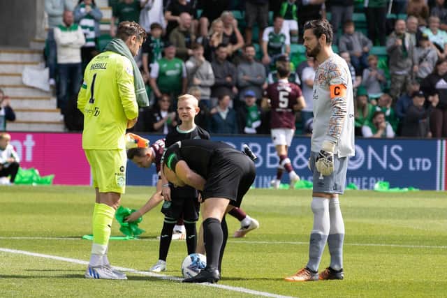 Hibs and Hearts captains, David Marshall and Craig Gordon, the former Scotland teammates, square up ahead of kick-off. (Photo by Alan Harvey / SNS Group)