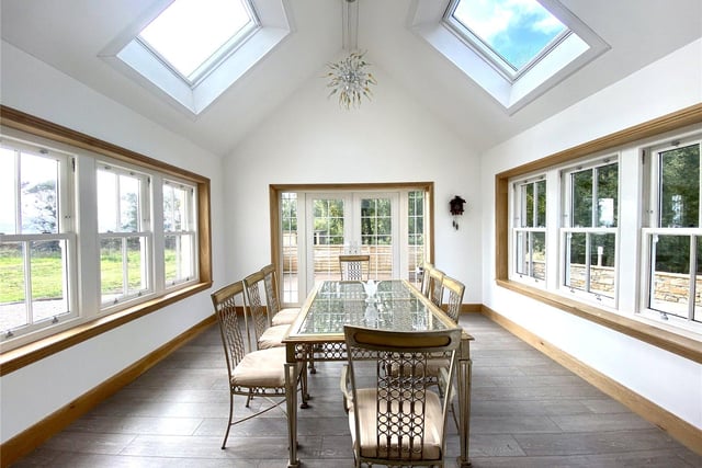 Sun room / Dining room.