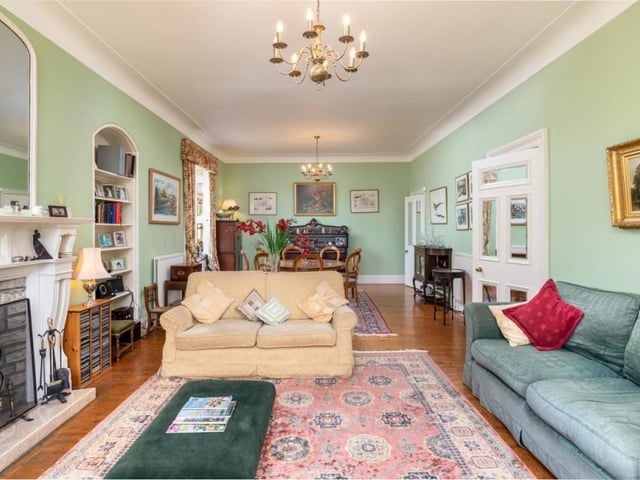 Sitting / dining room.