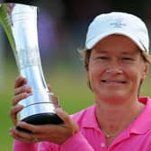 Catriona Matthew holds the trophy after winning the Women's Open at Royal Lytham and St Annes in 2009 (Photo - ANDREW YATES/AFP via Getty Images)