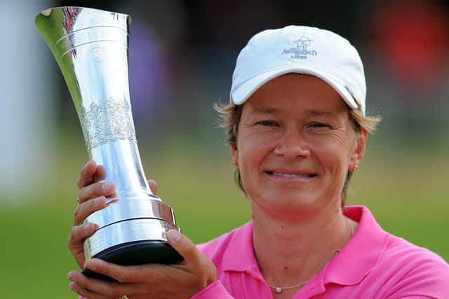 Catriona Matthew holds the trophy after winning the Women's Open at Royal Lytham and St Annes in 2009 (Photo - ANDREW YATES/AFP via Getty Images)