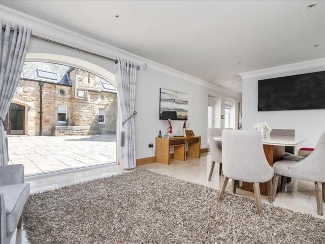 Annexe - lounge/dining room.