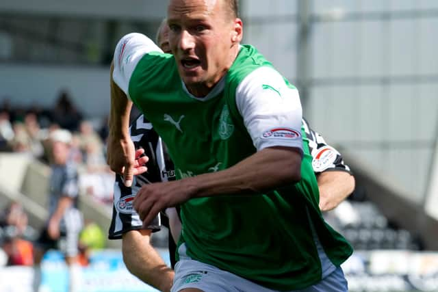 Vente played under former Hibs midfielder Edwin de Graaf last season.