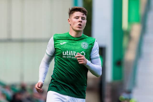 Hibs are in talks with striker Kevin Nisbet over a new contract. (Photo by Ross Parker / SNS Group)