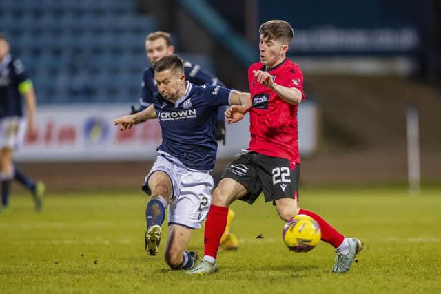 Dundee got the better of Queen's Park in a massive match at the top of the cinch Championship.
