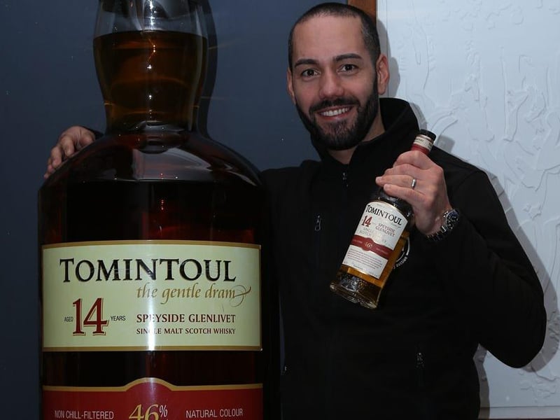 Tomintoul Distillery can be found at the Glenlivet estate, it is named after the highest village in the Highlands (Tomintoul) and was founded in 1964. The Gaelic translation of its name means ‘The Hill of the Barn' (Tom an t-Sabhail) and you pronounce it like “tom-in-towel”.