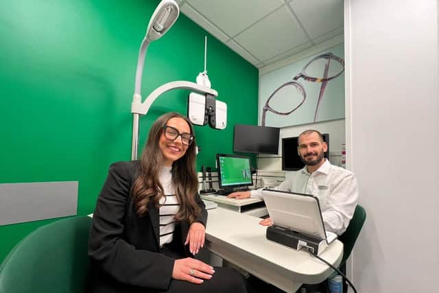 (L-R) Chloe Jarvie (Optometrist) and Gabriel Ferriol Pericas (Optometrist Director).