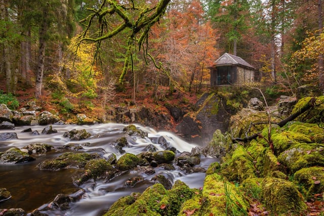 Perthshire or 'the county of Perth' is located in Central Scotland and here you can find many a stunning view during this Autumn. Locations like Strathearn or Fortingall Village are a must.