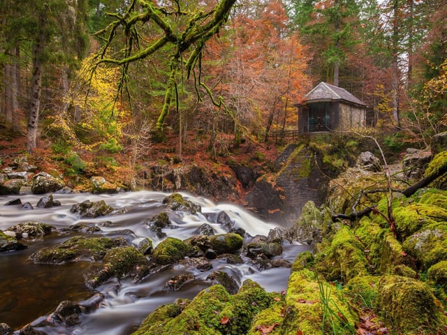Perthshire or 'the county of Perth' is located in Central Scotland and here you can find many a stunning view during this Autumn. Locations like Strathearn or Fortingall Village are a must.