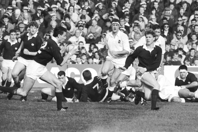 Scotland's Craig Chalmers passes to Sean Lineen (left) in the Scotland v England Calcutta Cup match.