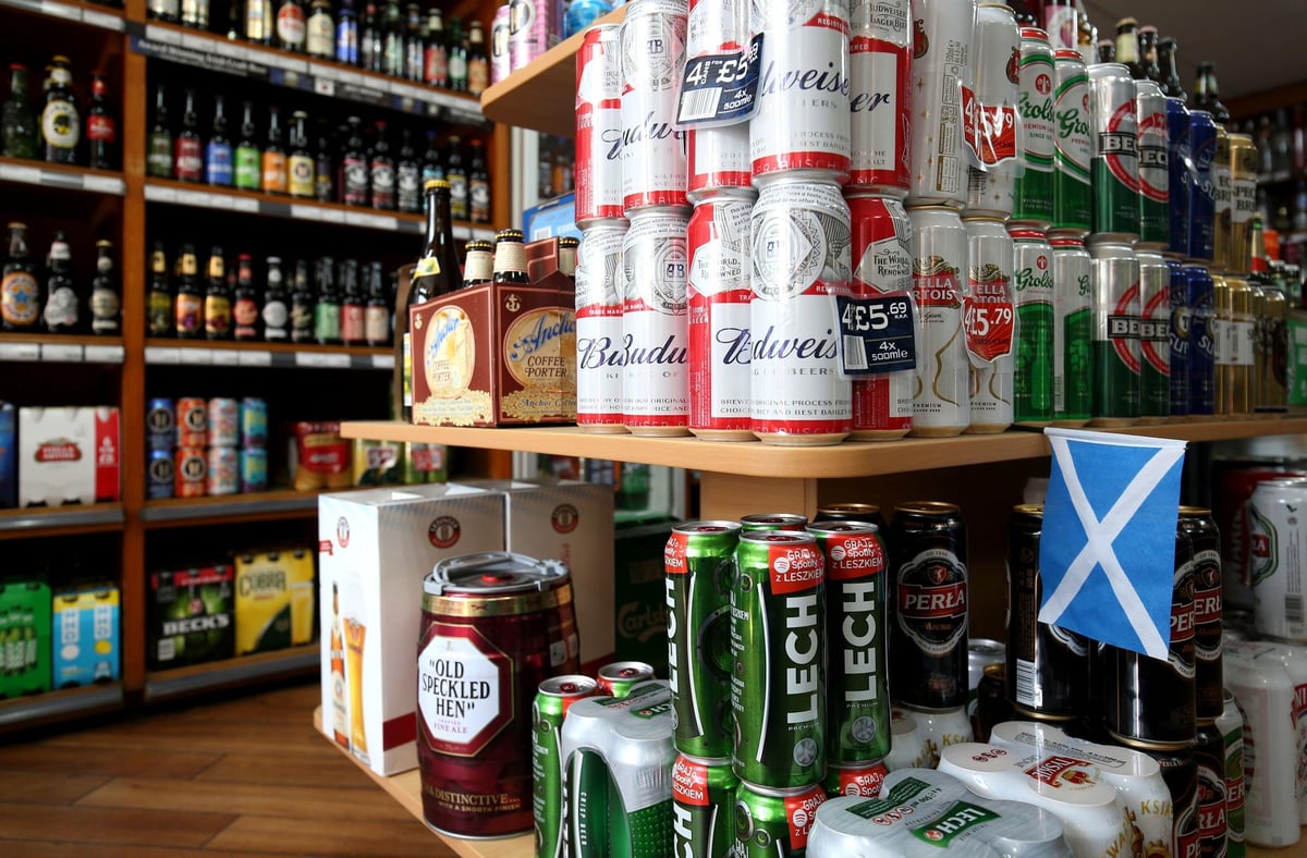 Ban alcohol advertising in public places in Scotland, report recommends