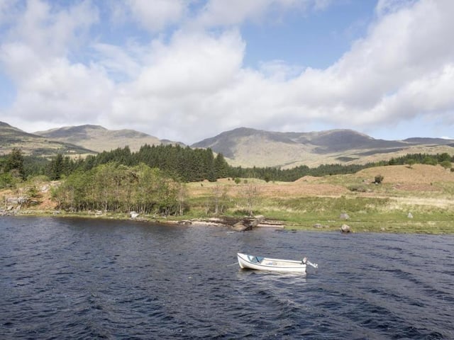 A jetty gives access by boat.