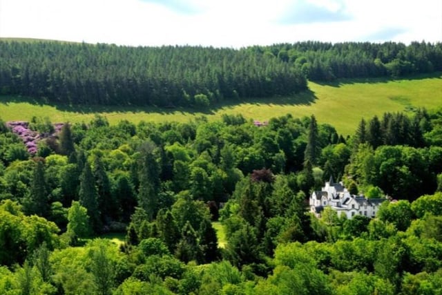 Found nestled among mature trees and sweeping hills, this historic Baronial mansion offers extensive accommodation, multiple bed and reception rooms within roughly 12 acres of land. It is also within easy commuting distance of Edinburgh.