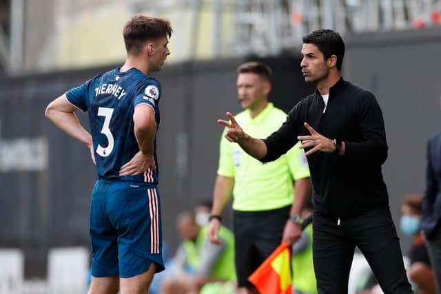 Gunners manager Mikel Arteta talks with Arsenal's defender Kieran Tierney (Photo by PAUL CHILDS/POOL/AFP via Getty Images)