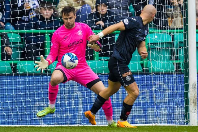 Curtis Main passed up a great chance for St Mirren. (Photo by Ross Parker / SNS Group)