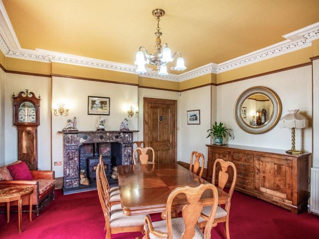 Dining room.
