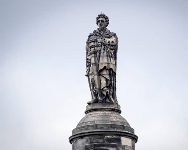 The Melville Monument pays tribute to Henry Dundas, the 1st Viscount Melville, the trusted right hand man of Prime Minister William Pitt and at one time the most powerful politician in Scotland.