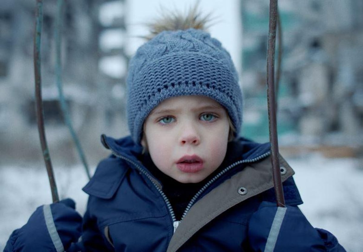Watch 'Moving You’ll Never Walk Alone' video for Ukraine from Disasters Emergency Committee