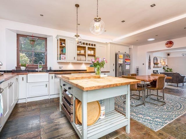 Kitchen/dining area.