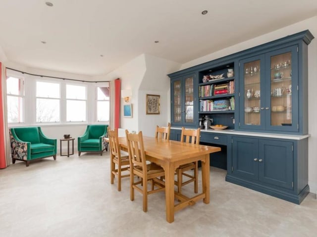 Kitchen diner.
