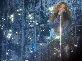 Saturday, May 20, 2023-
Edinburgh, United Kingdom—
BT Murrayfield

Beyoncé performed before a crowd of 54,943 delighted fans who danced and sang along in a rain soaked stadium.



Wardrobe: David Komo
Jewelry: Tiffany & Co.
Stylist: KJ Moody
Hair: Neal Farinah
Makeup: Rokael Lizama

Photographer: Mason Poole