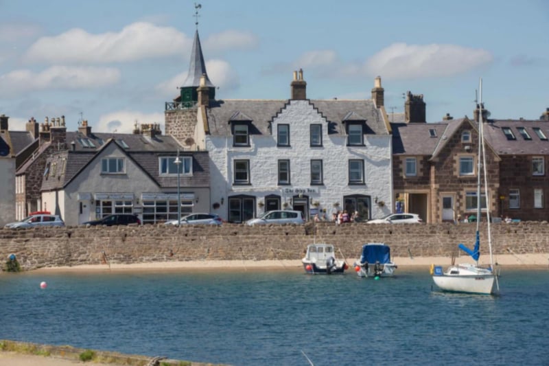 Overlooking Stonehaven harbour, near the north-east town's open-air heated swimming pool, the Ship Inn was built in 1771 and offers locally caught seafood, and steaks from a local Aberdeen butcher at the on-site restaurant.