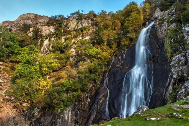 Take in the beautiful views of the stunning waterfall which Llanberis has to offer! Receiving over 2.2 million views on TikTok, this is a must see spot this autumn.