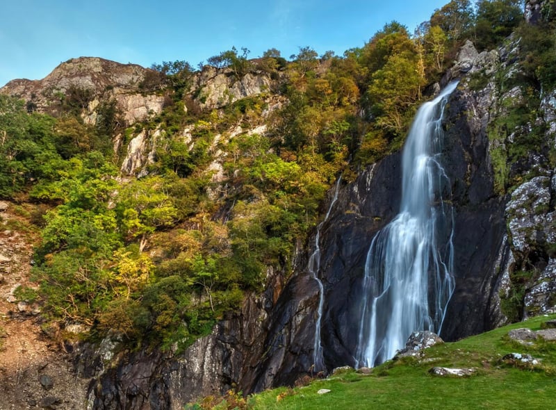 Take in the beautiful views of the stunning waterfall which Llanberis has to offer! Receiving over 2.2 million views on TikTok, this is a must see spot this autumn.
