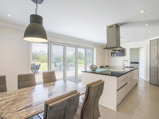 Ochilview Cottage - kitchen.