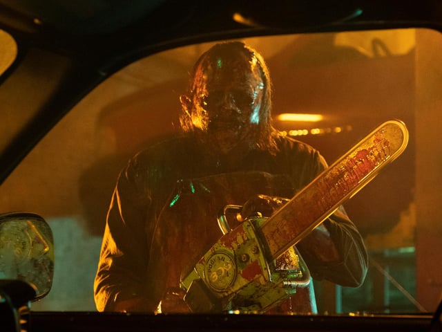 Leatherface gets a requel as the chainsaw wielding mass murdering maniac comes back to creative more havoc in The Texas Chainsaw Massacre (2022).