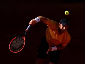 Andy Murray overcame Luca van Assche in straight sets to reach the Aix-en-Provence semi-finals.