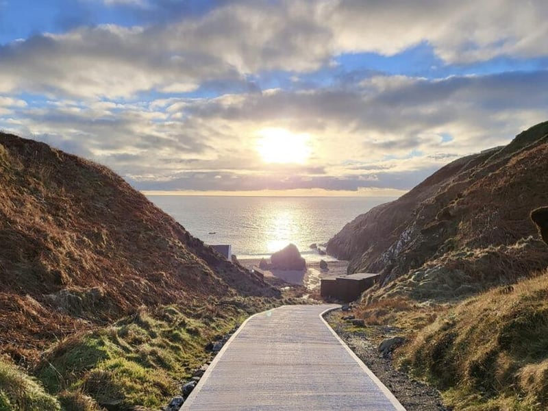 A private road leads to the luxurious coastal cottage.